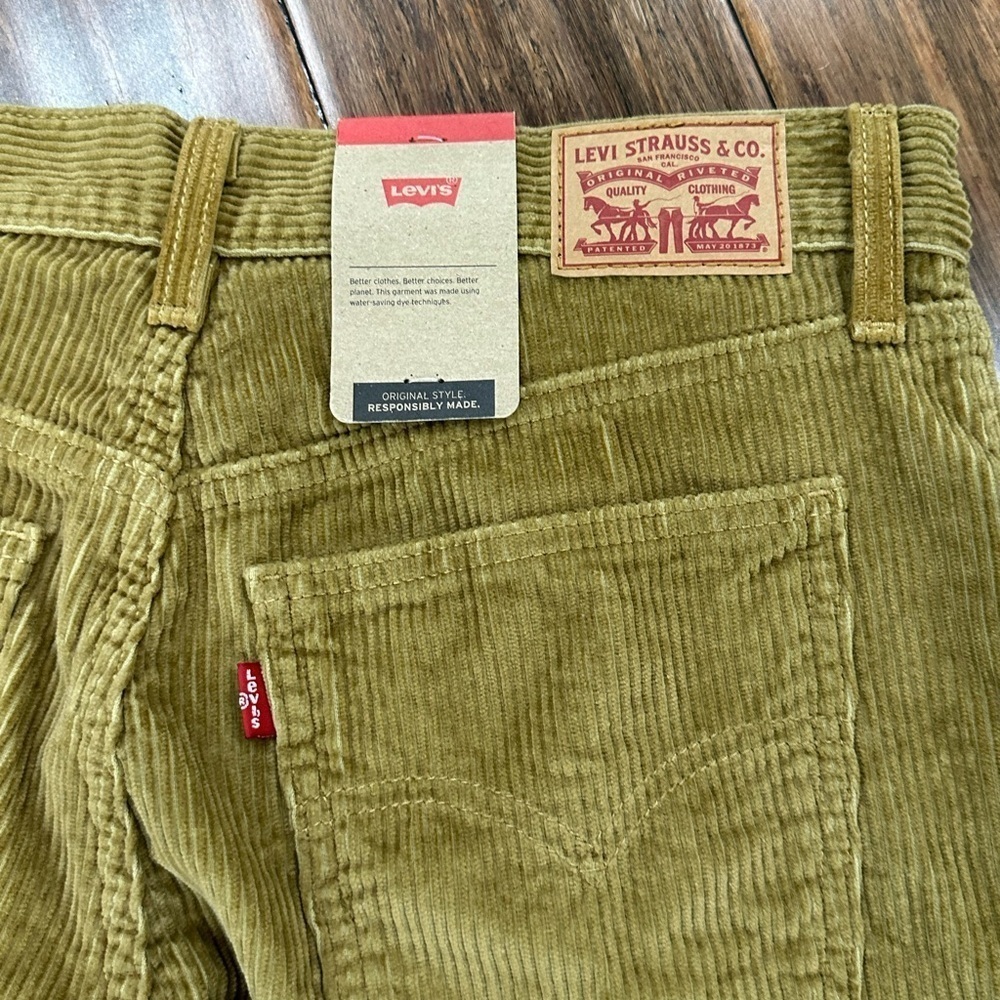 Levi’s women corduroy pants size 29x30 BNWT